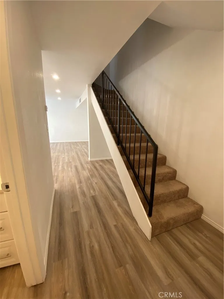 7651 Reseda Blv #5T Reseda, CA 91335