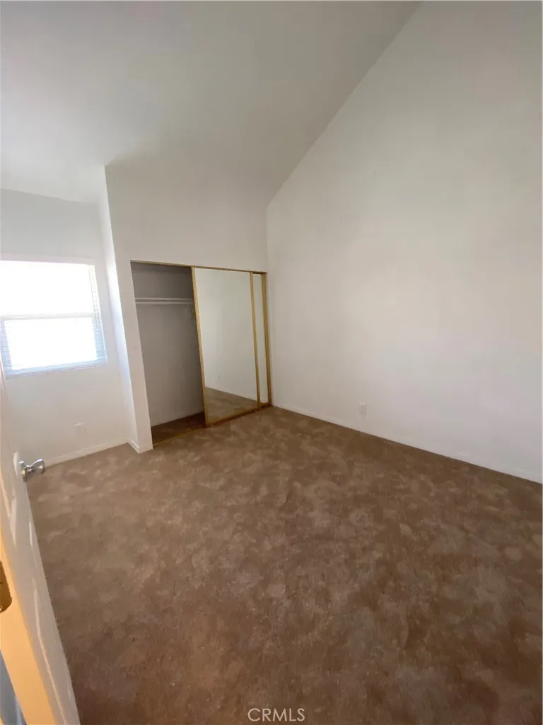 7651 Reseda Blv #5T Reseda, CA 91335