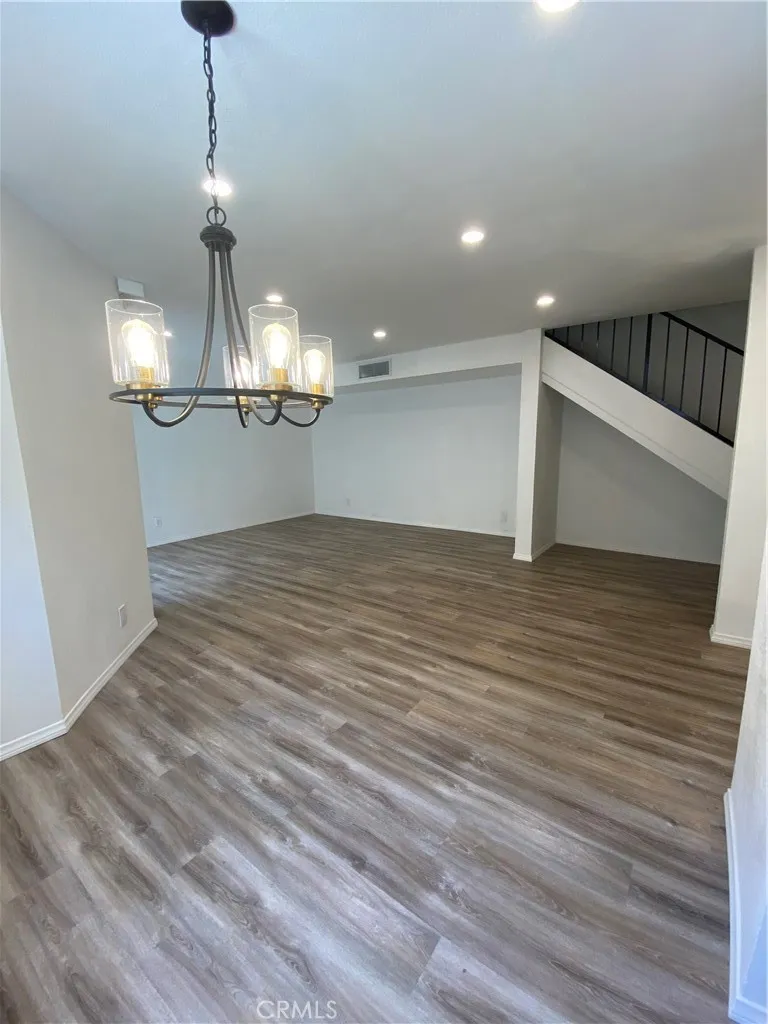 7651 Reseda Blv #5T Reseda, CA 91335
