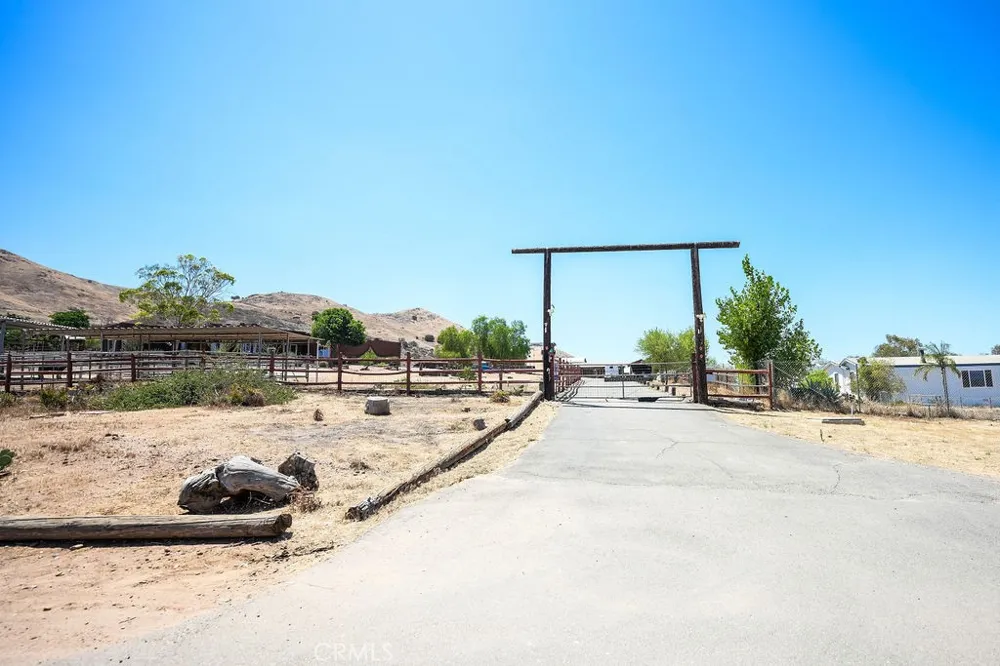 19217 Idaleona Perris, CA 92570