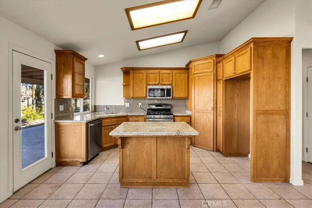 7655 Ventura Yucca Valley, CA 92284