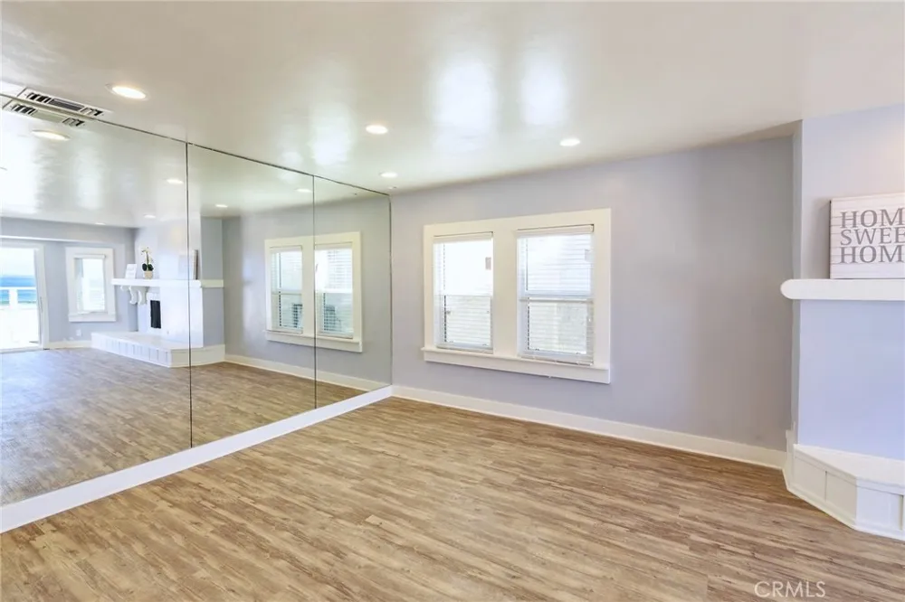 1836 The Strand Hermosa Beach, CA 90254