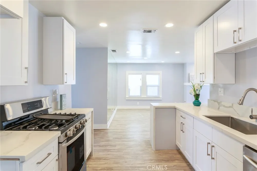 1836 The Strand Hermosa Beach, CA 90254
