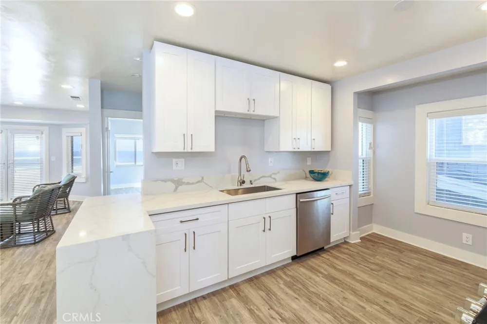 1836 The Strand Hermosa Beach, CA 90254
