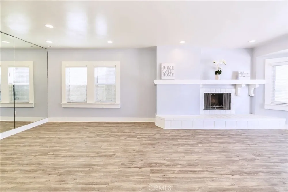 1836 The Strand Hermosa Beach, CA 90254
