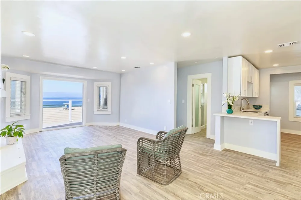 1836 The Strand Hermosa Beach, CA 90254