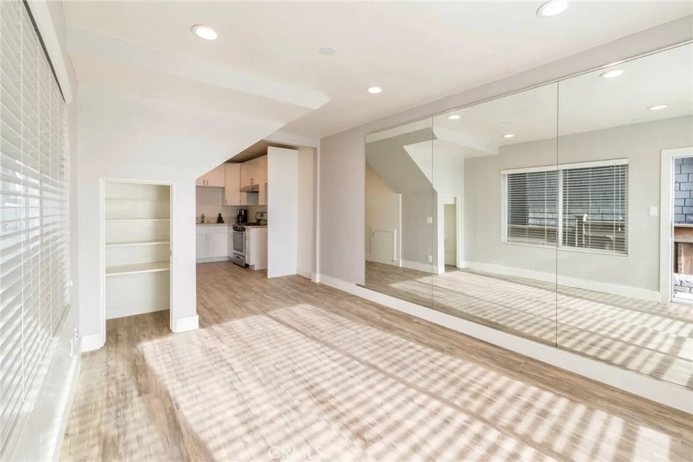 1836 The Strand Hermosa Beach, CA 90254