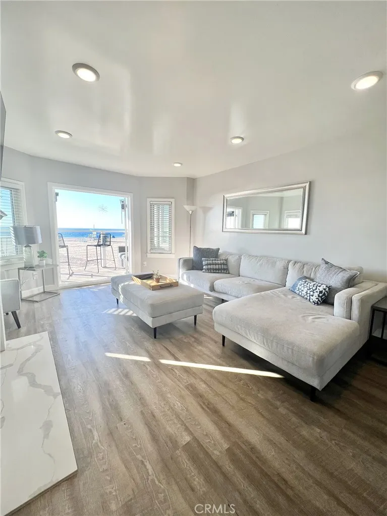 1836 The Strand Hermosa Beach, CA 90254