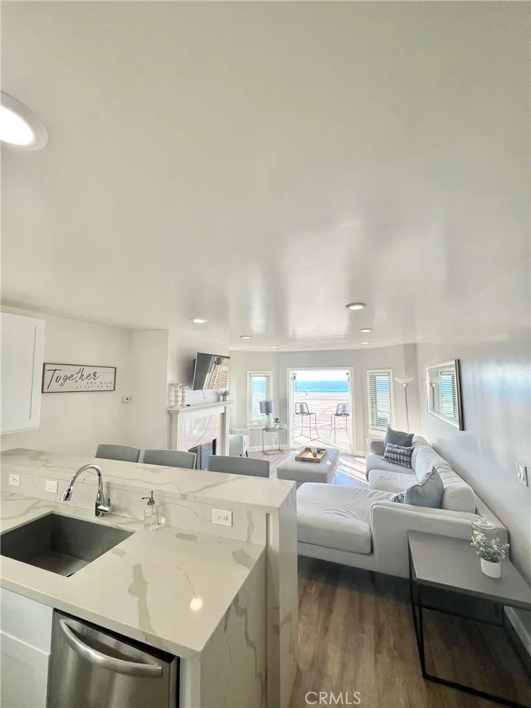 1836 The Strand Hermosa Beach, CA 90254