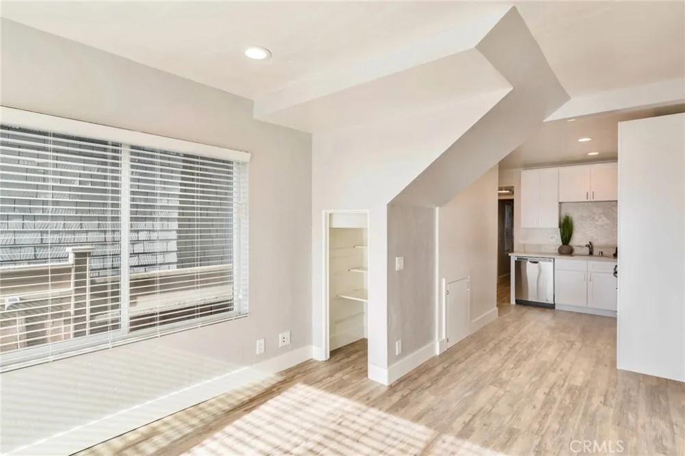 1836 The Strand Hermosa Beach, CA 90254