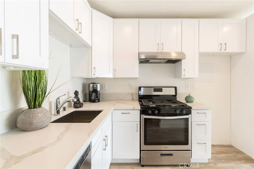 1836 The Strand Hermosa Beach, CA 90254