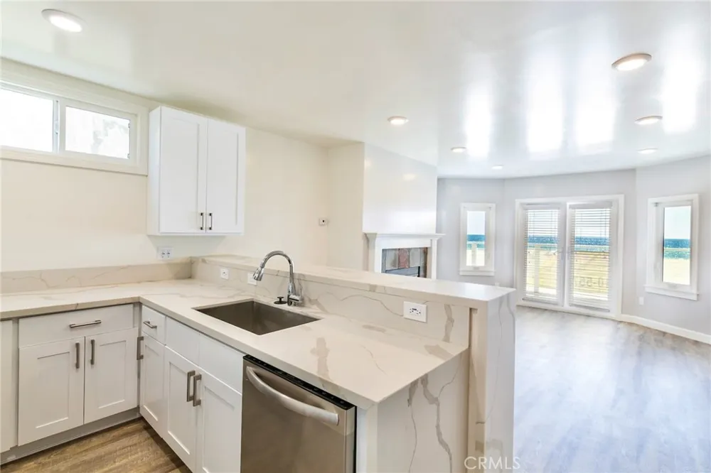 1836 The Strand Hermosa Beach, CA 90254