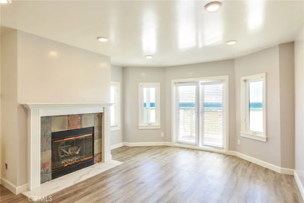 1836 The Strand Hermosa Beach, CA 90254