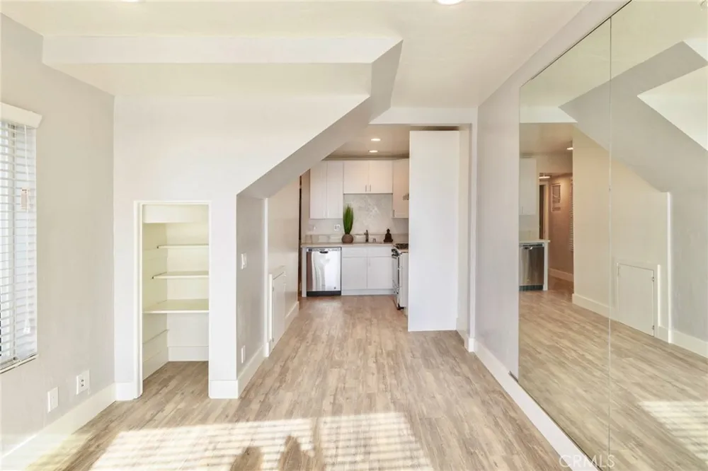 1836 The Strand Hermosa Beach, CA 90254
