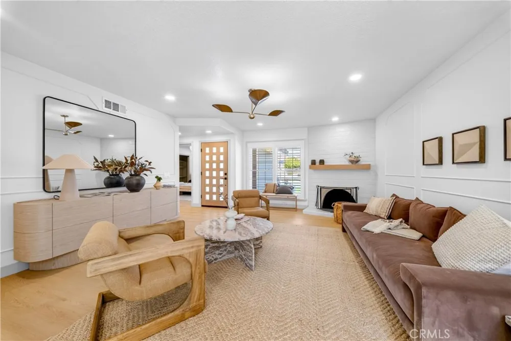 9574 Talbert Fountain Valley, CA 92708