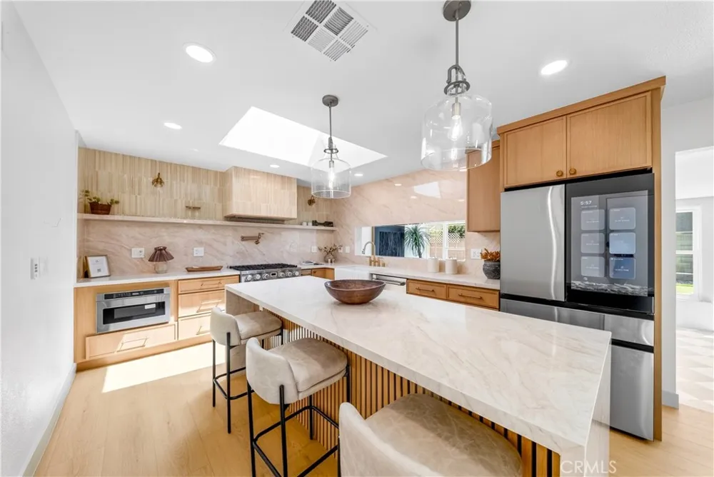 9574 Talbert Fountain Valley, CA 92708