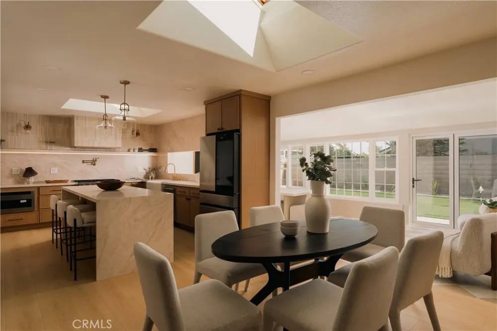9574 Talbert Fountain Valley, CA 92708