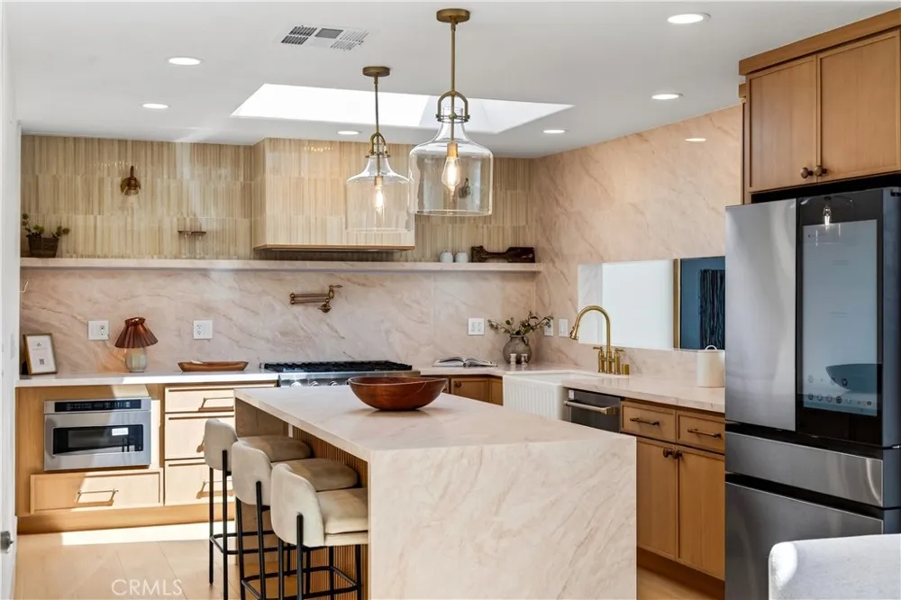 9574 Talbert Fountain Valley, CA 92708