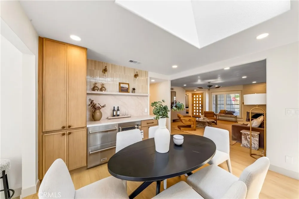9574 Talbert Fountain Valley, CA 92708