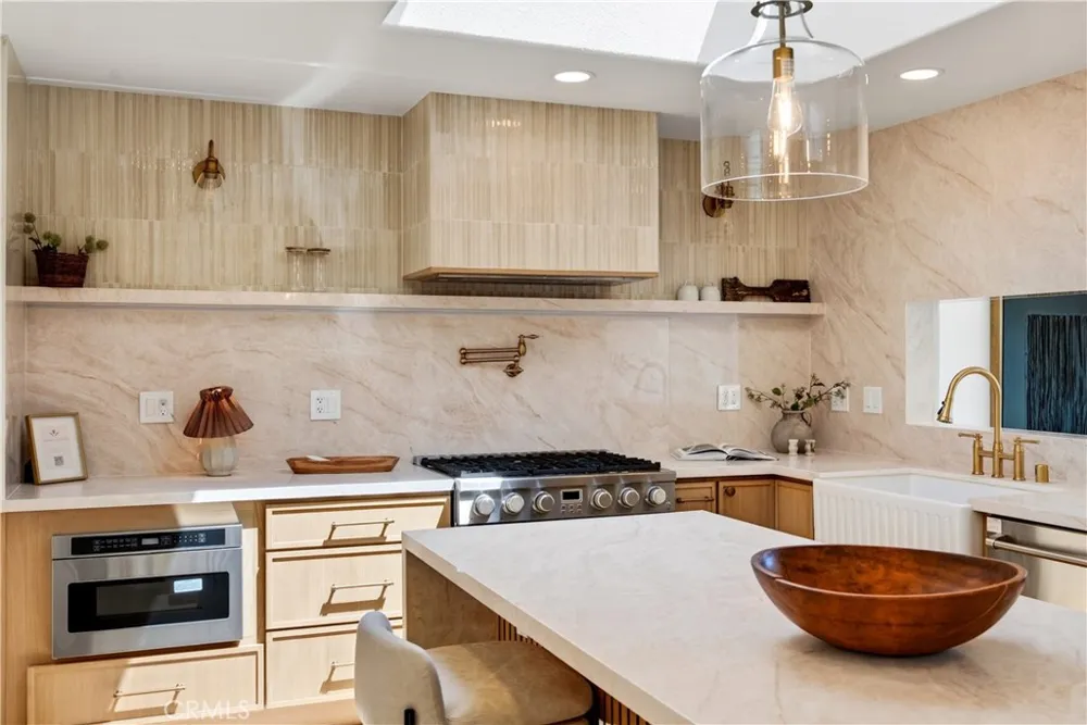 9574 Talbert Fountain Valley, CA 92708