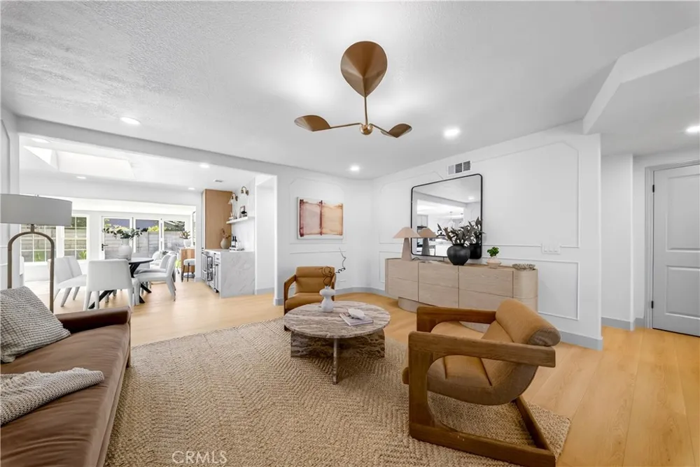 9574 Talbert Fountain Valley, CA 92708