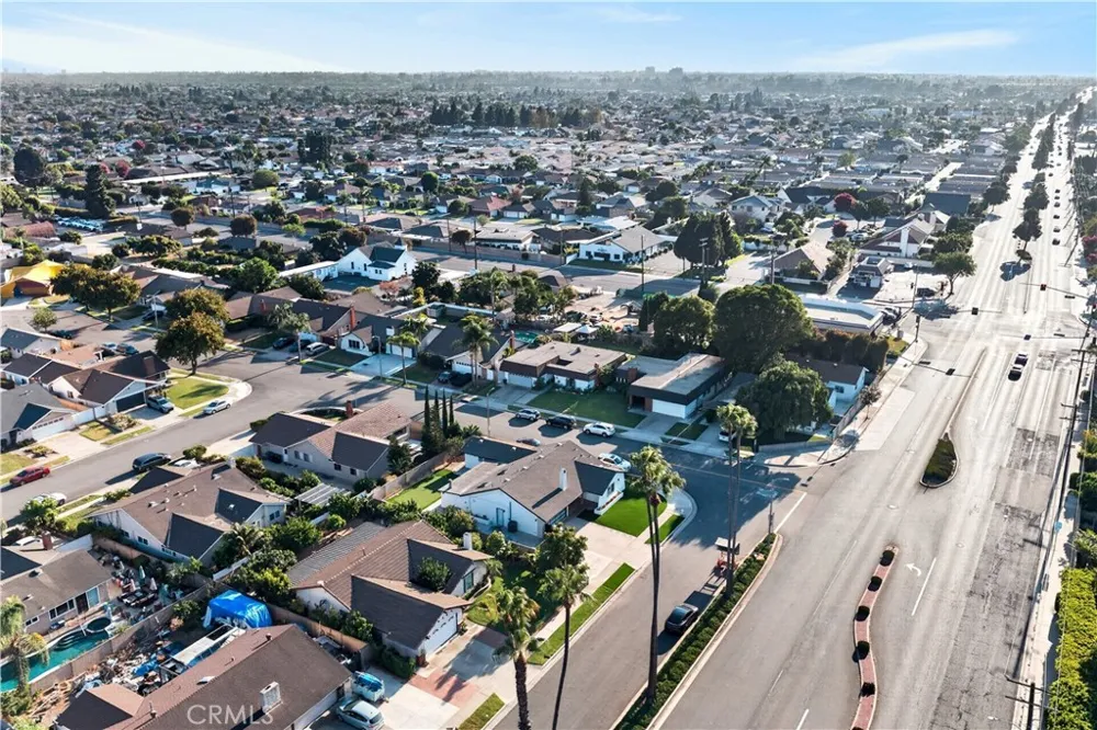 9574 Talbert Fountain Valley, CA 92708