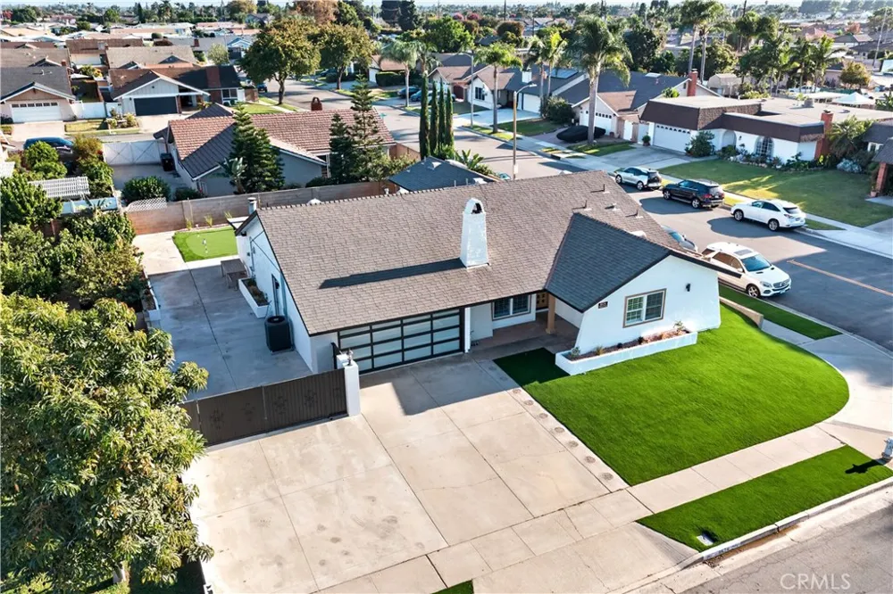 9574 Talbert Fountain Valley, CA 92708