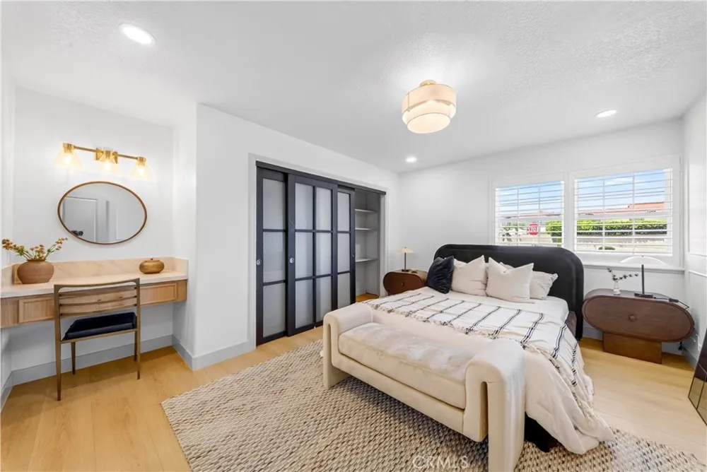 9574 Talbert Fountain Valley, CA 92708