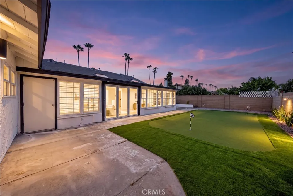 9574 Talbert Fountain Valley, CA 92708