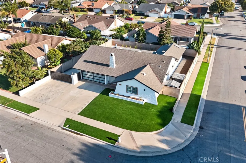 9574 Talbert Fountain Valley, CA 92708