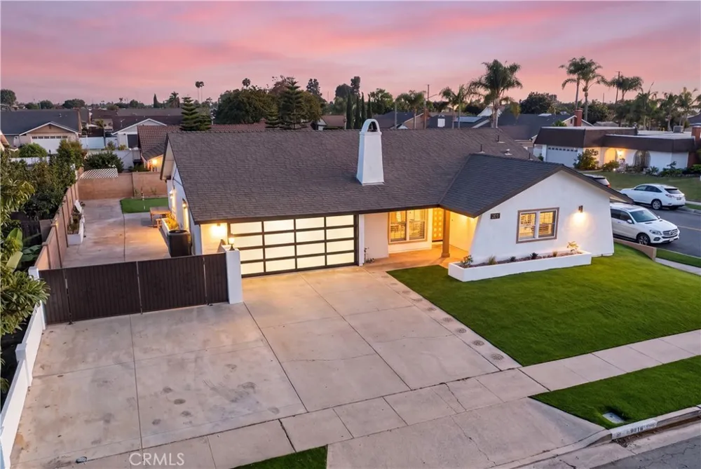 9574 Talbert Fountain Valley, CA 92708