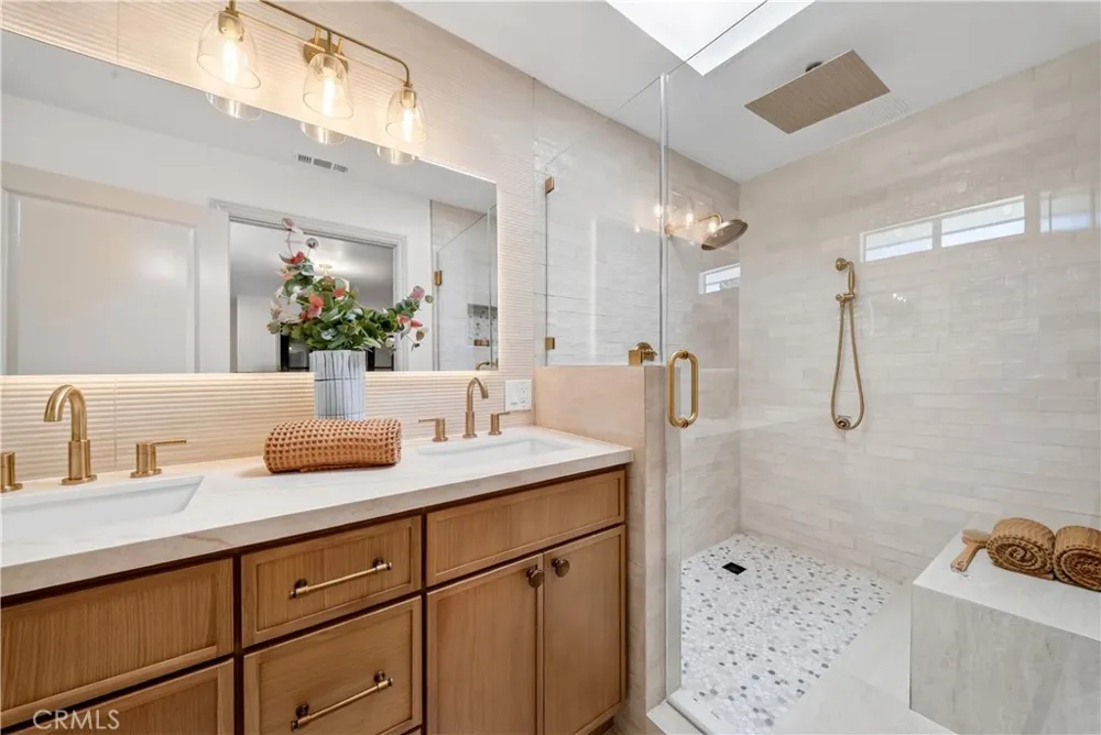 9574 Talbert Fountain Valley, CA 92708