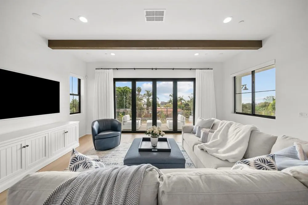 1260 Molara Ln Encinitas, CA 92024