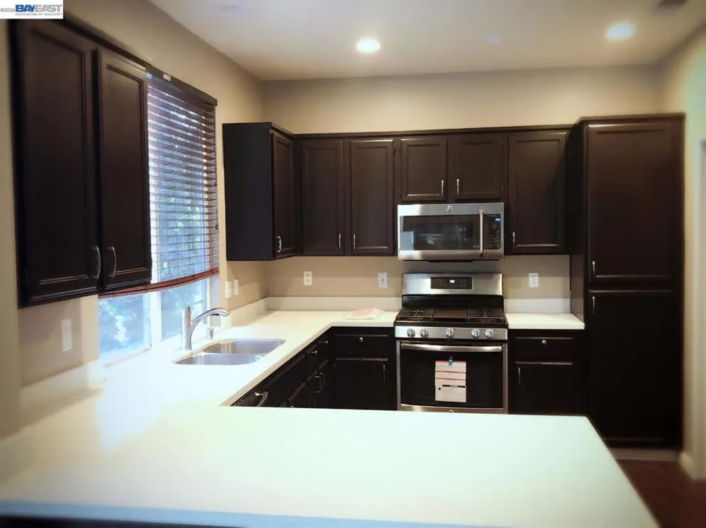 1724 Wawona St Manteca, CA 95337
