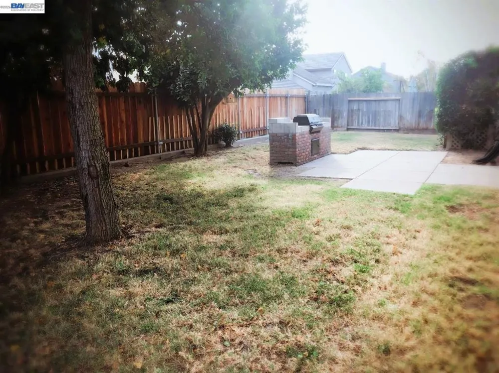 1724 Wawona St Manteca, CA 95337