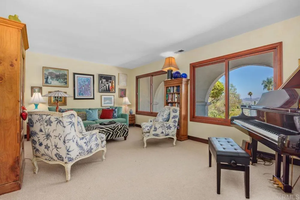 345 Osborne Street Vista, CA 92084