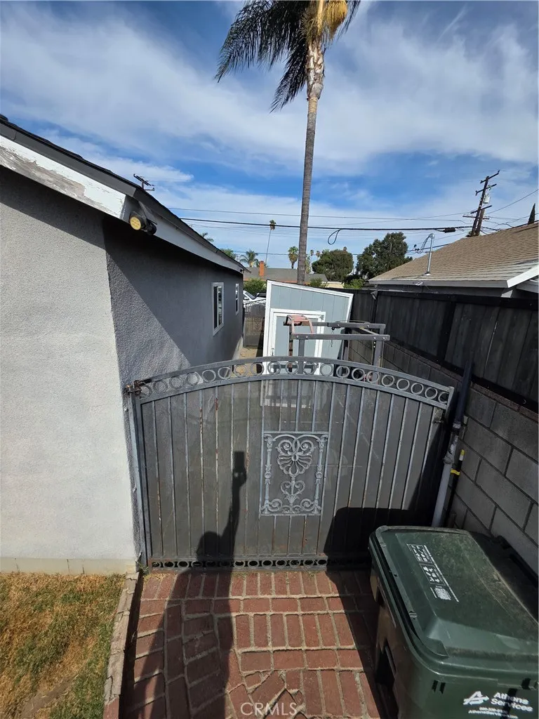 935 S Main Pomona, CA 91766