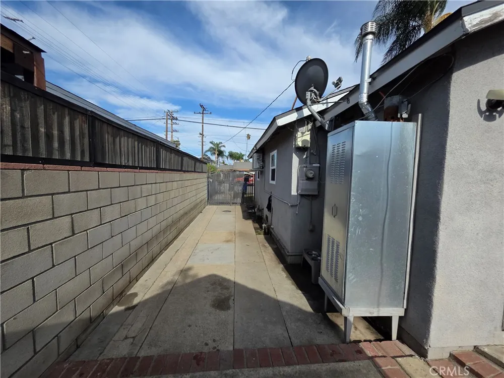 935 S Main Pomona, CA 91766