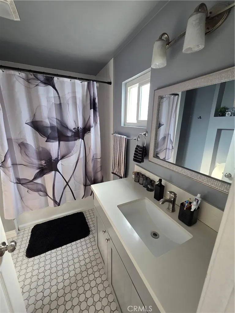 935 S Main Pomona, CA 91766