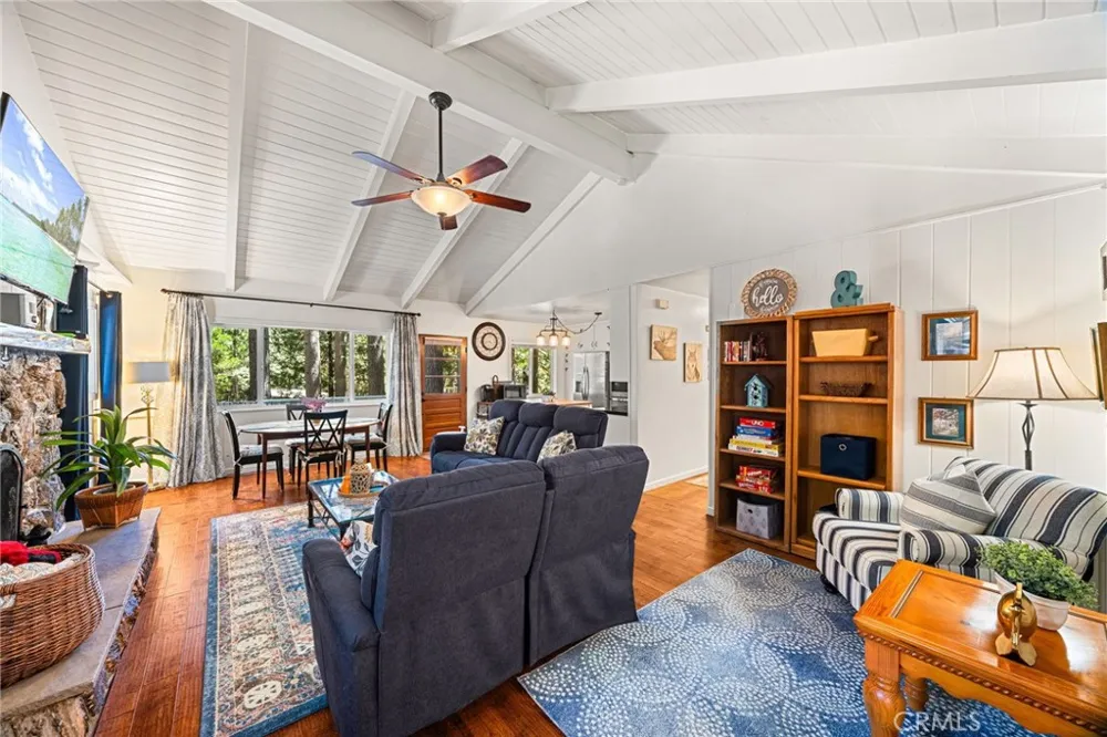 1966 Oakleaf Court Running Springs, CA 92382