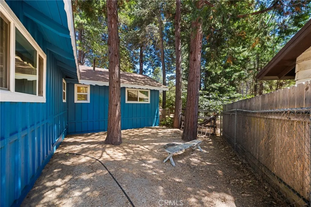 1966 Oakleaf Court Running Springs, CA 92382