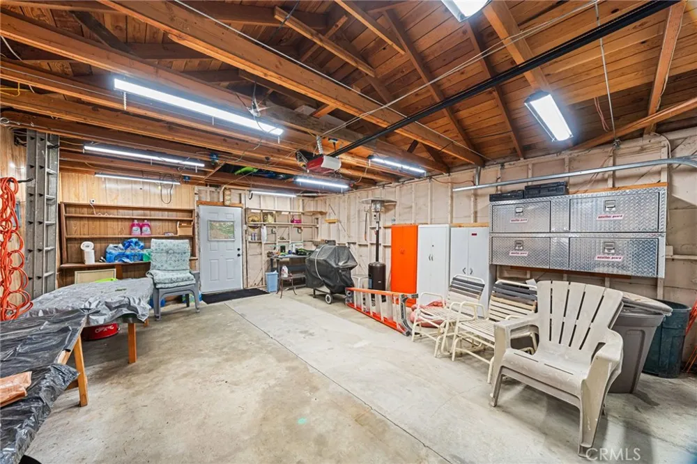 1966 Oakleaf Court Running Springs, CA 92382