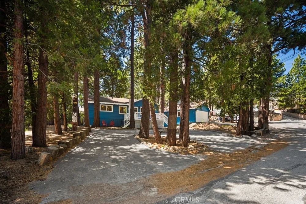 1966 Oakleaf Court Running Springs, CA 92382