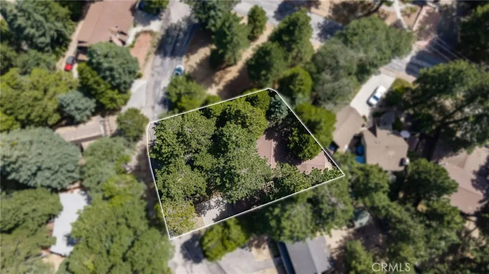 1966 Oakleaf Court Running Springs, CA 92382