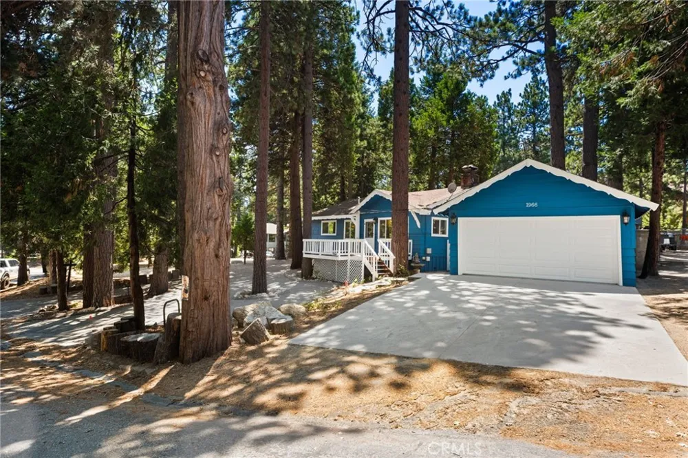 1966 Oakleaf Court Running Springs, CA 92382