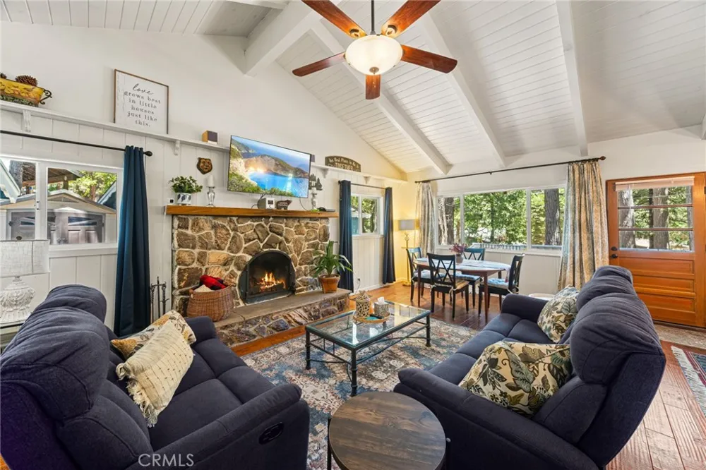1966 Oakleaf Court Running Springs, CA 92382
