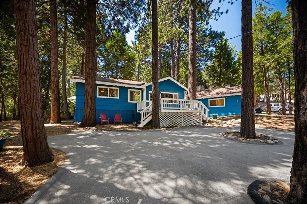 1966 Oakleaf Court Running Springs, CA 92382