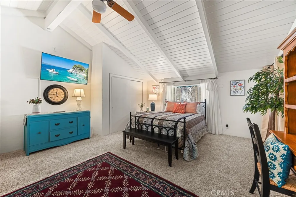1966 Oakleaf Court Running Springs, CA 92382