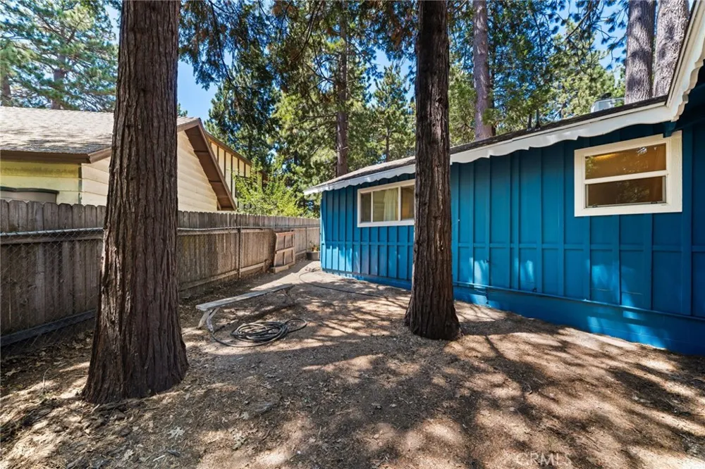1966 Oakleaf Court Running Springs, CA 92382