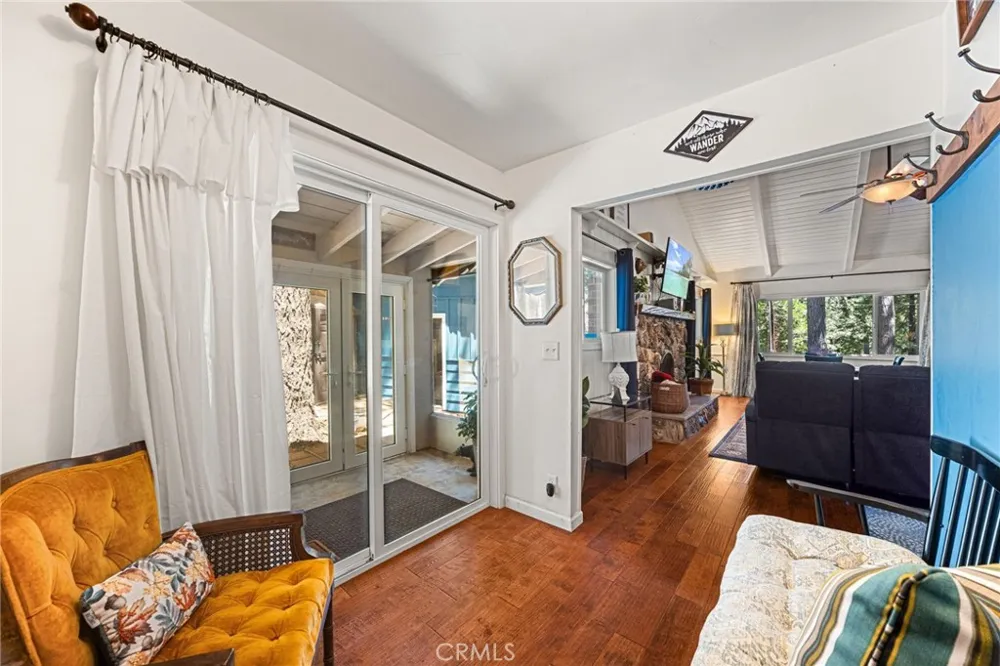 1966 Oakleaf Court Running Springs, CA 92382